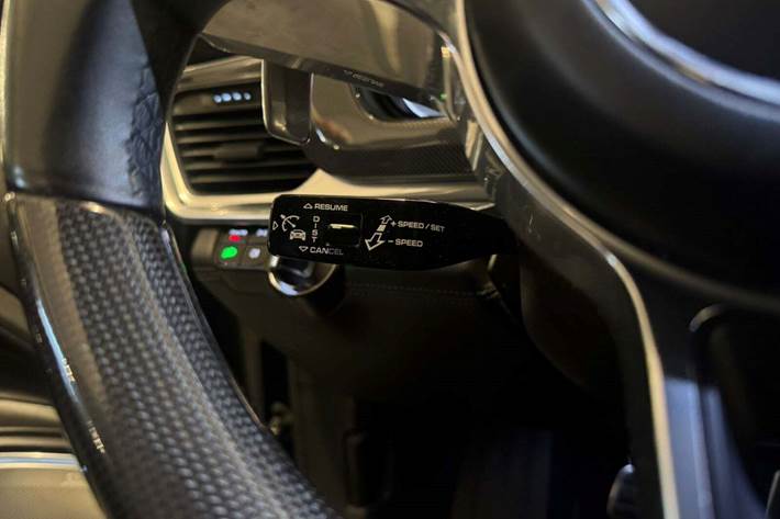 Gul Porsche Panamera Turbo fra 2016