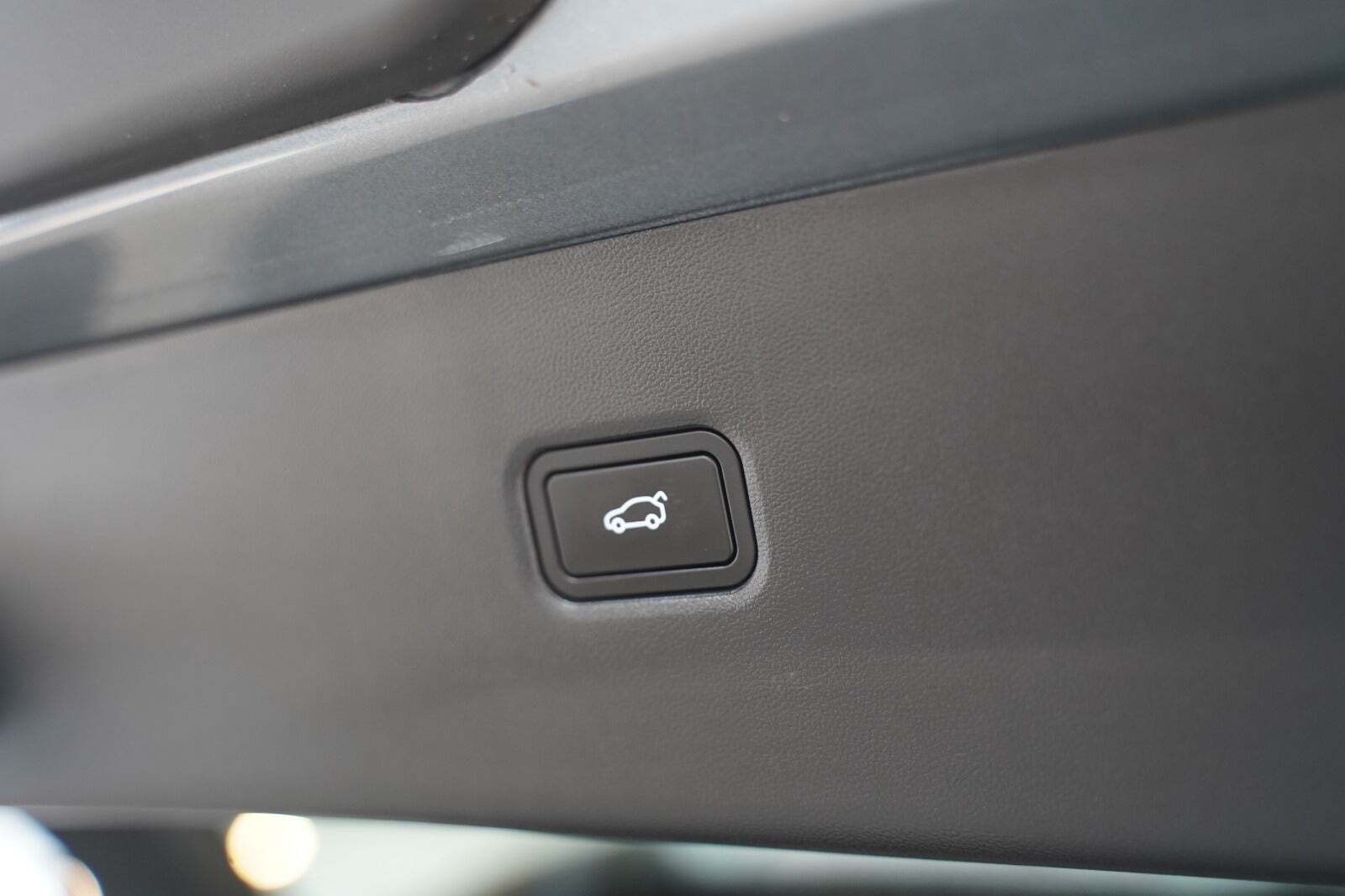 Grå Xpeng G6 fra 2025