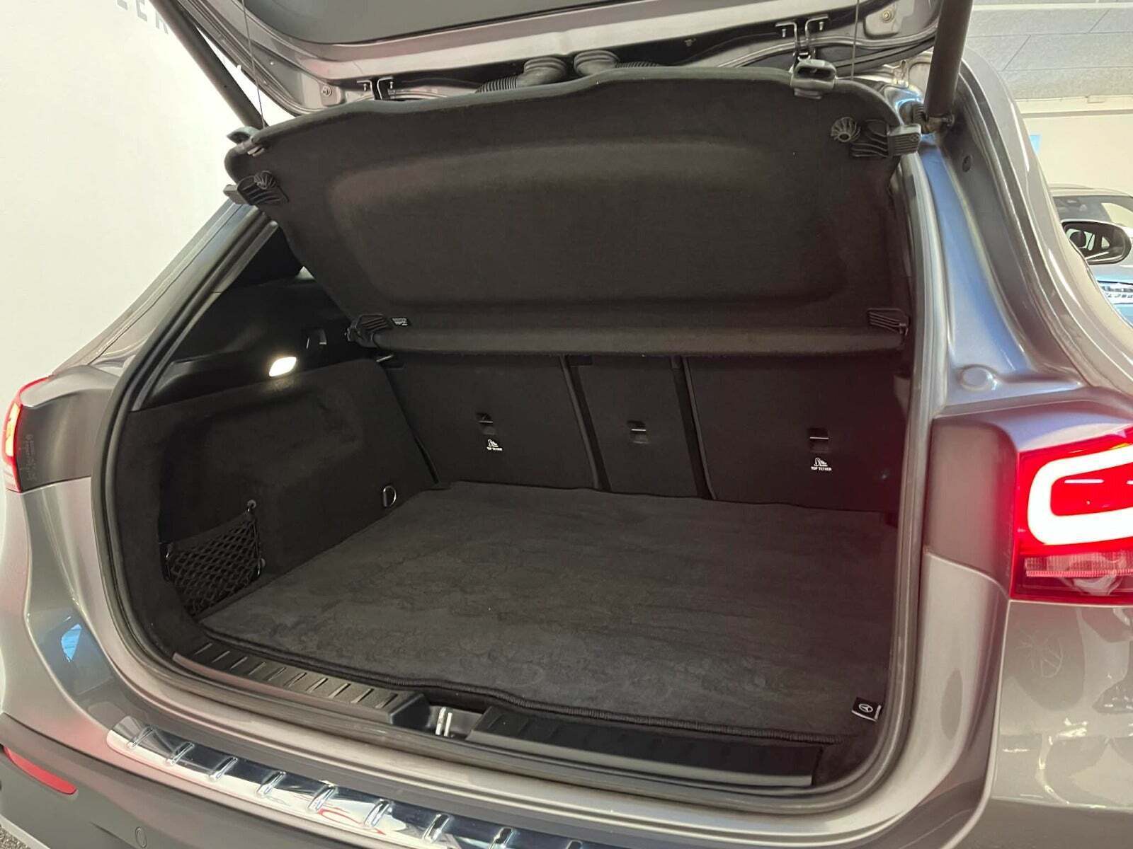 Grå Mercedes EQA250 fra 2022