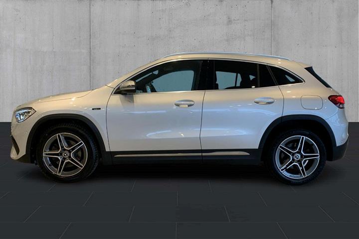 Sølv Mercedes GLA250 e fra 2020