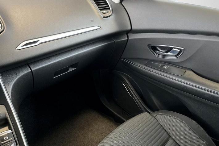 Grå Renault Grand Scenic IV fra 2019