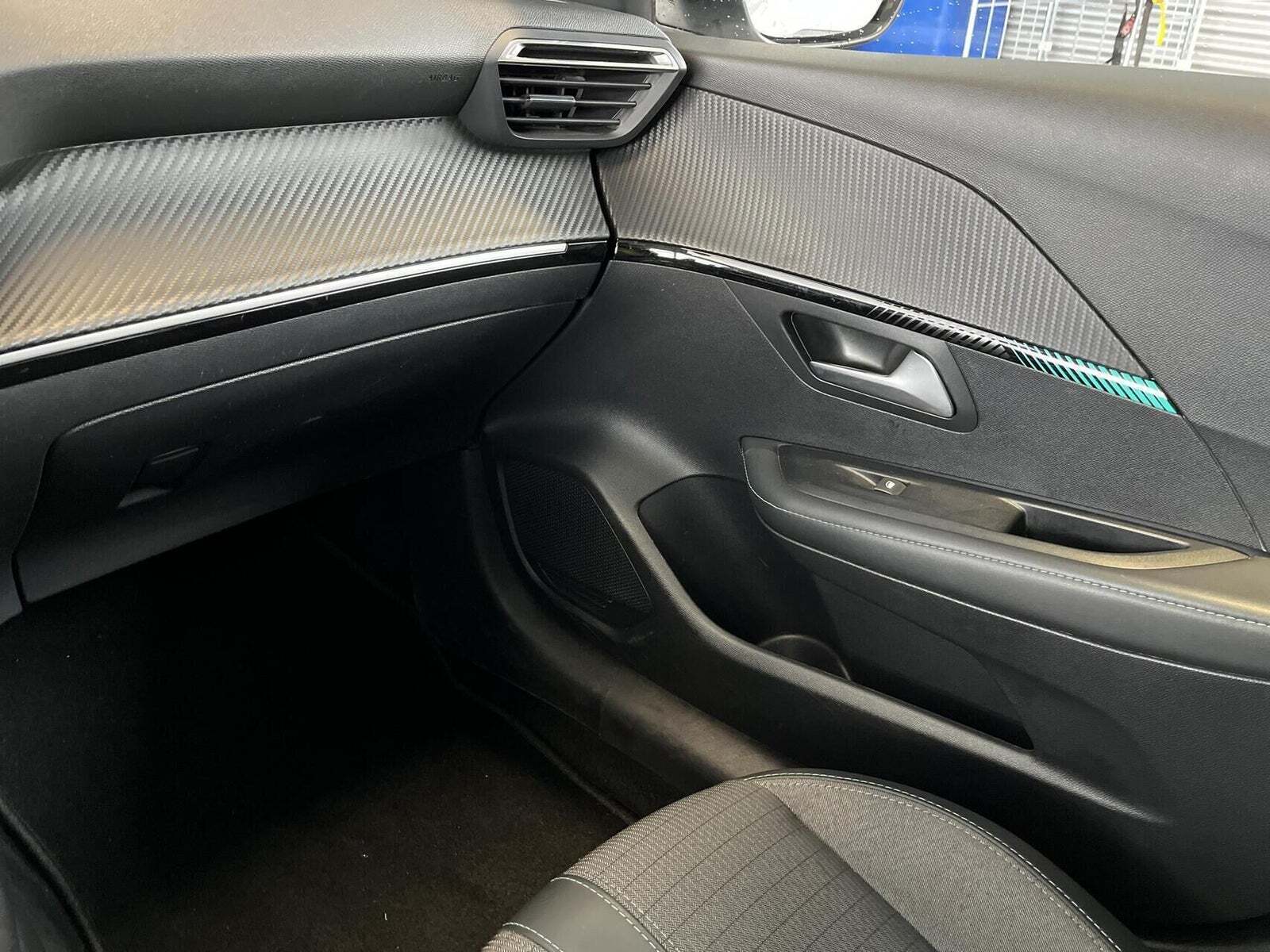 Hvid Peugeot 208 fra 2020