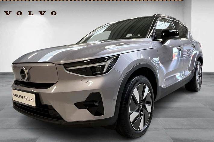 Sølv Volvo EX40 fra 2026 set udefra