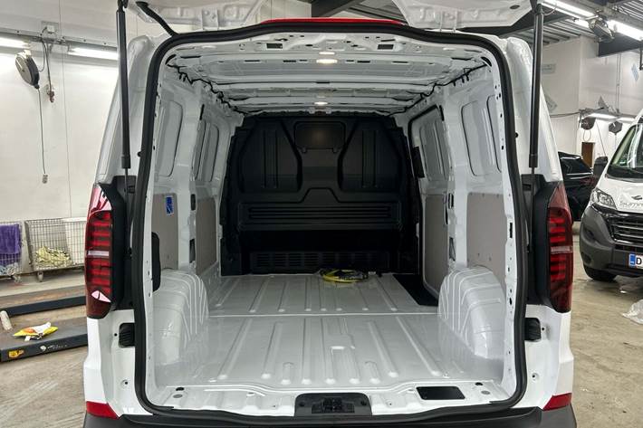 Hvid VW e-Transporter fra 2025