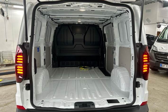 Hvid VW e-Transporter fra 2025