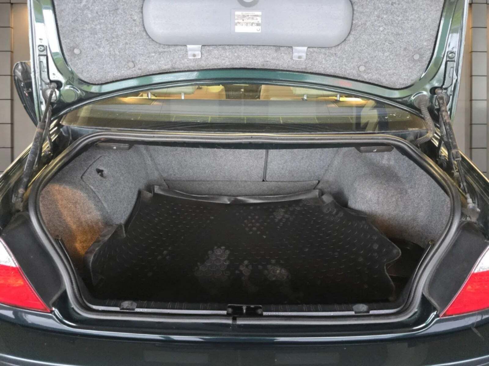 Grøn BMW 330Ci fra 2002