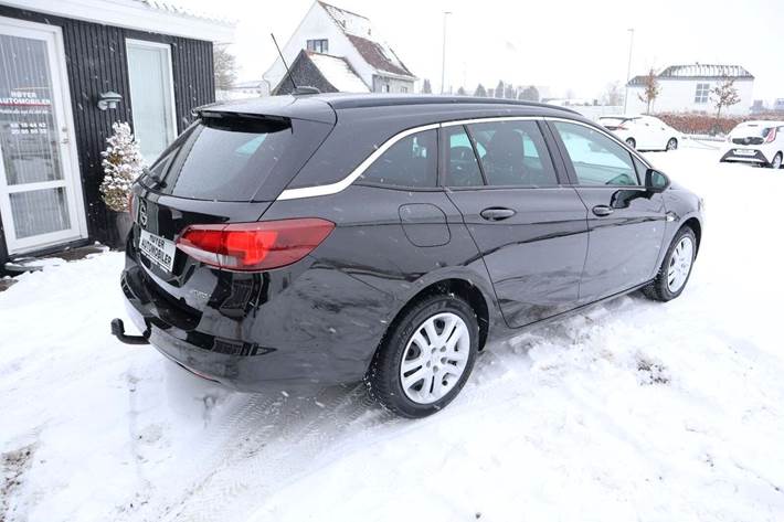 Sort Opel Astra fra 2018