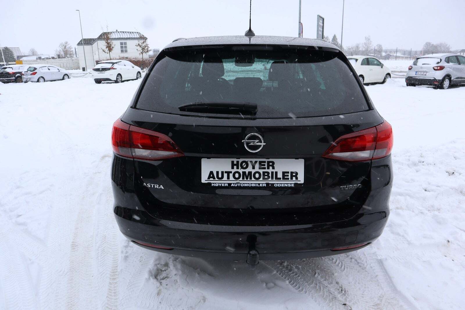 Sort Opel Astra fra 2018