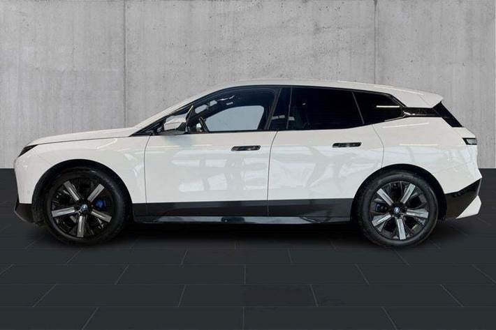 Hvid BMW iX fra 2022