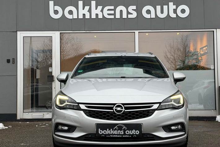 Sølv Opel Astra fra 2018
