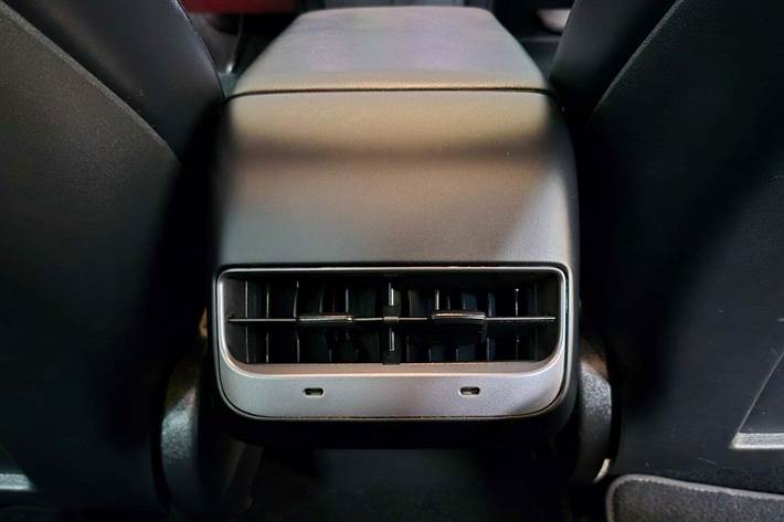 Hvid Tesla Model 3 fra 2020