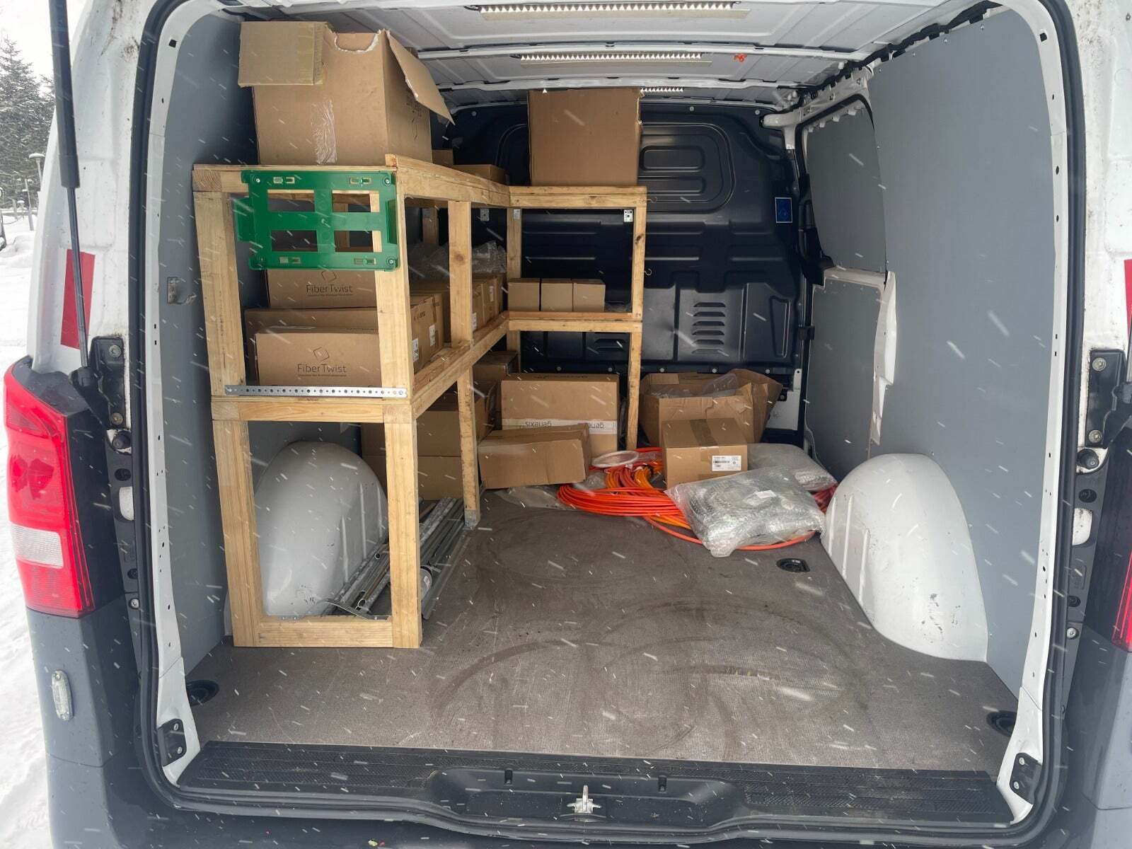 Hvid Mercedes Vito 114 fra 2023