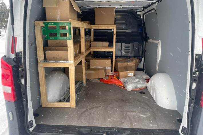 Hvid Mercedes Vito 114 fra 2023