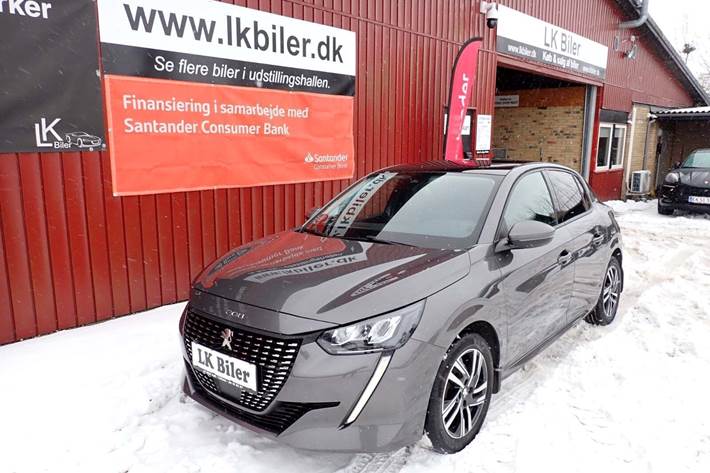 Grå Peugeot 208 fra 2020 set udefra