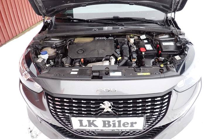 Grå Peugeot 208 fra 2020
