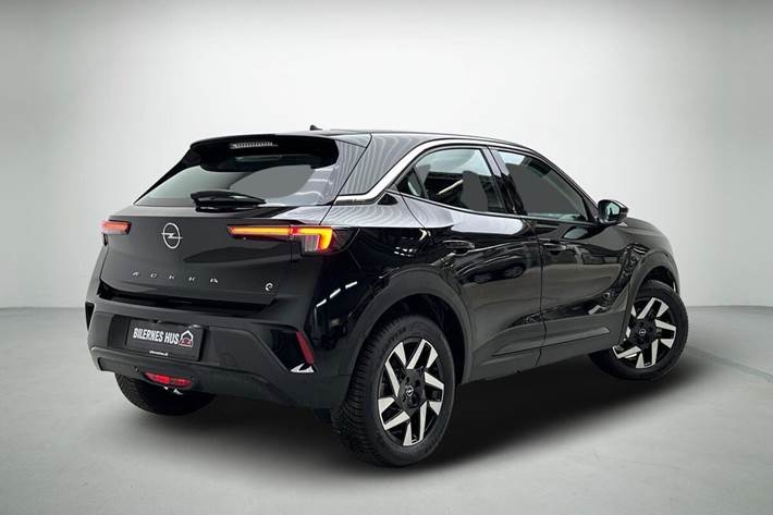 Sort Opel Mokka-e fra 2023