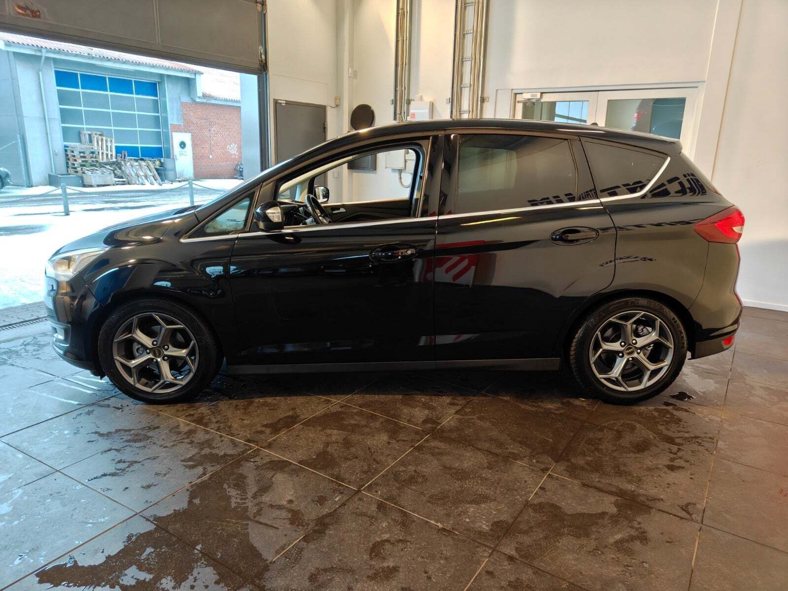 Sort Ford C-MAX fra 2018