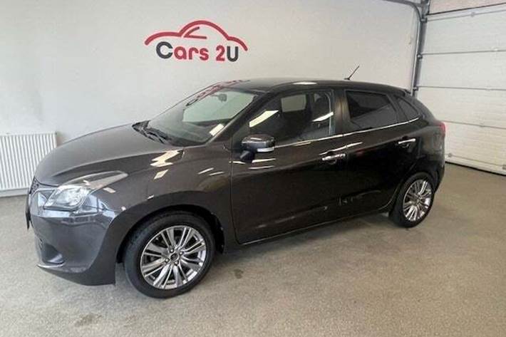 Grå Suzuki Baleno fra 2019 set udefra