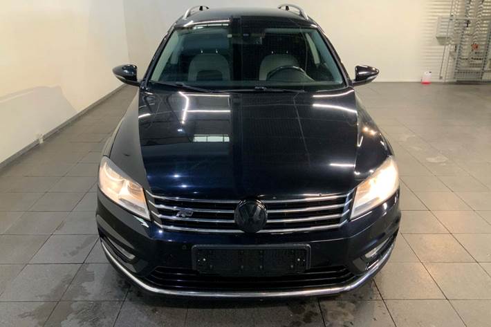 Sort VW Passat fra 2014