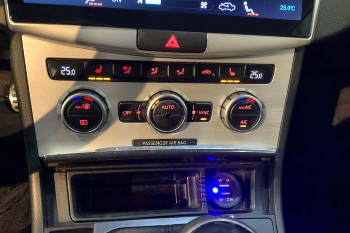 Sort VW Passat fra 2014