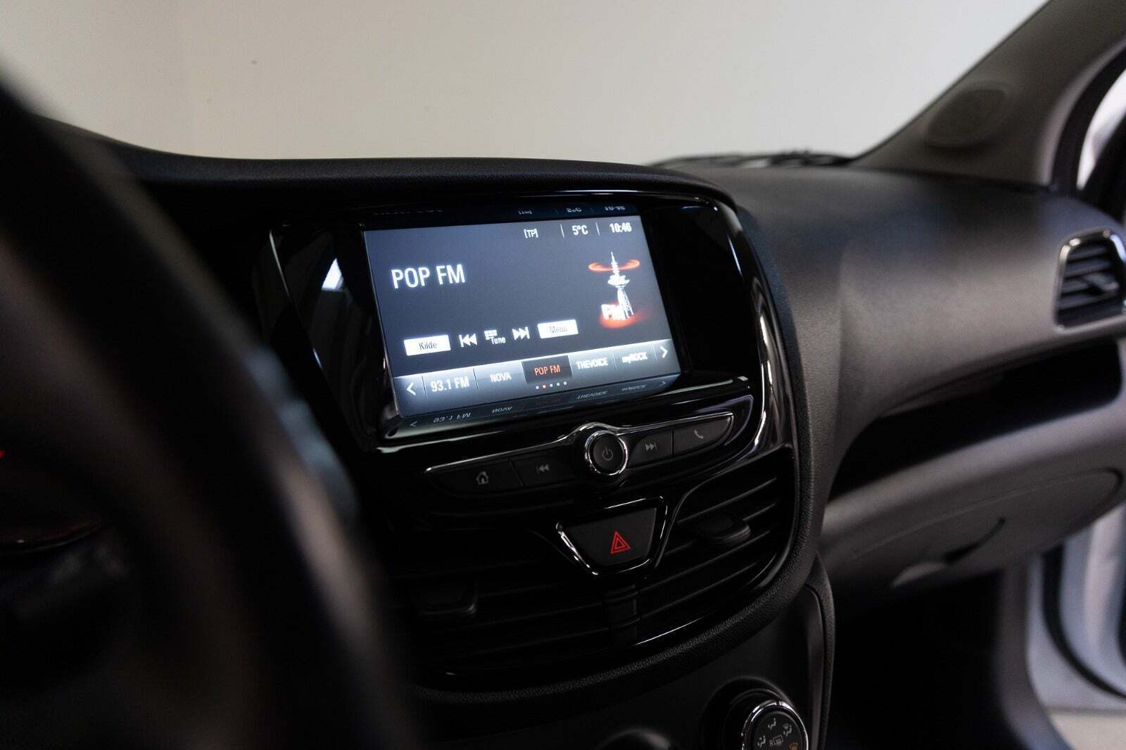 Hvid Opel Karl fra 2018