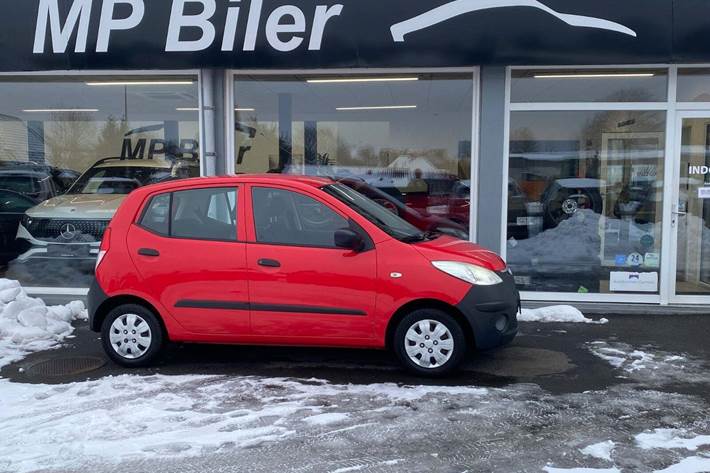Rød Hyundai i10 fra 2008