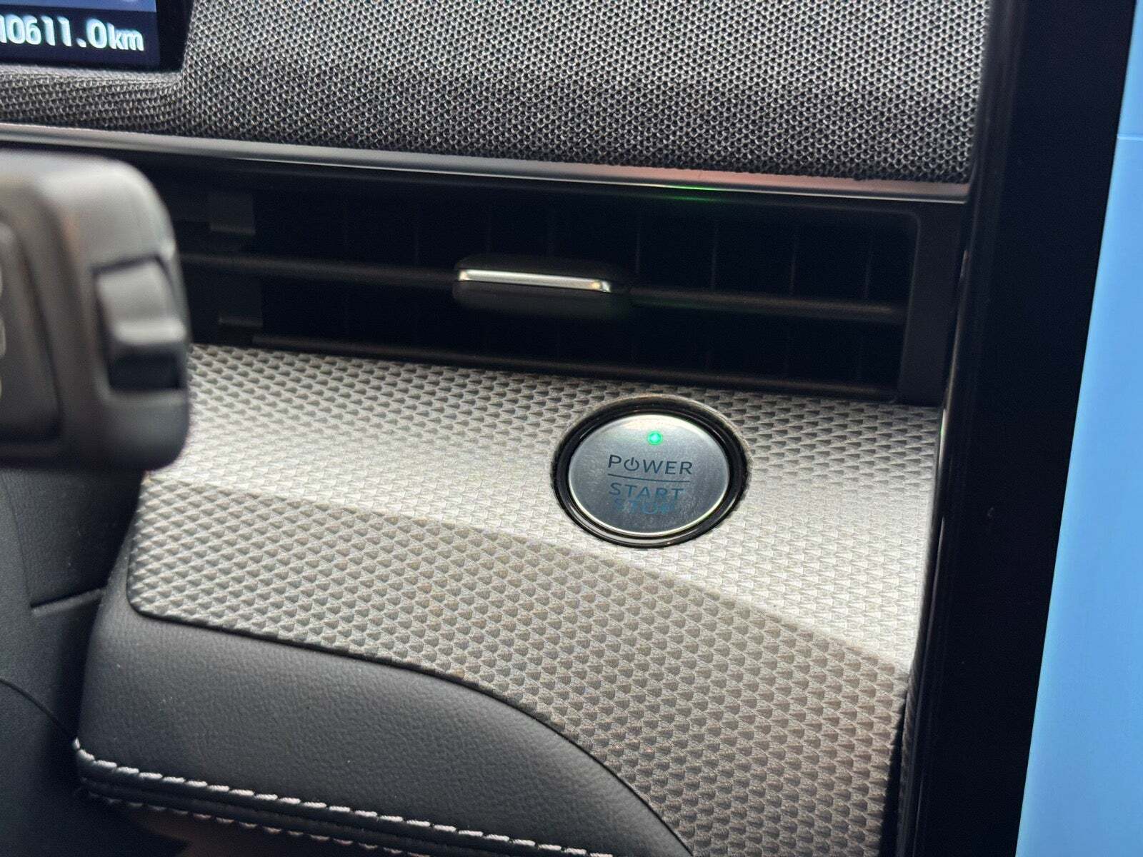 Blå Ford Mustang Mach-E fra 2024