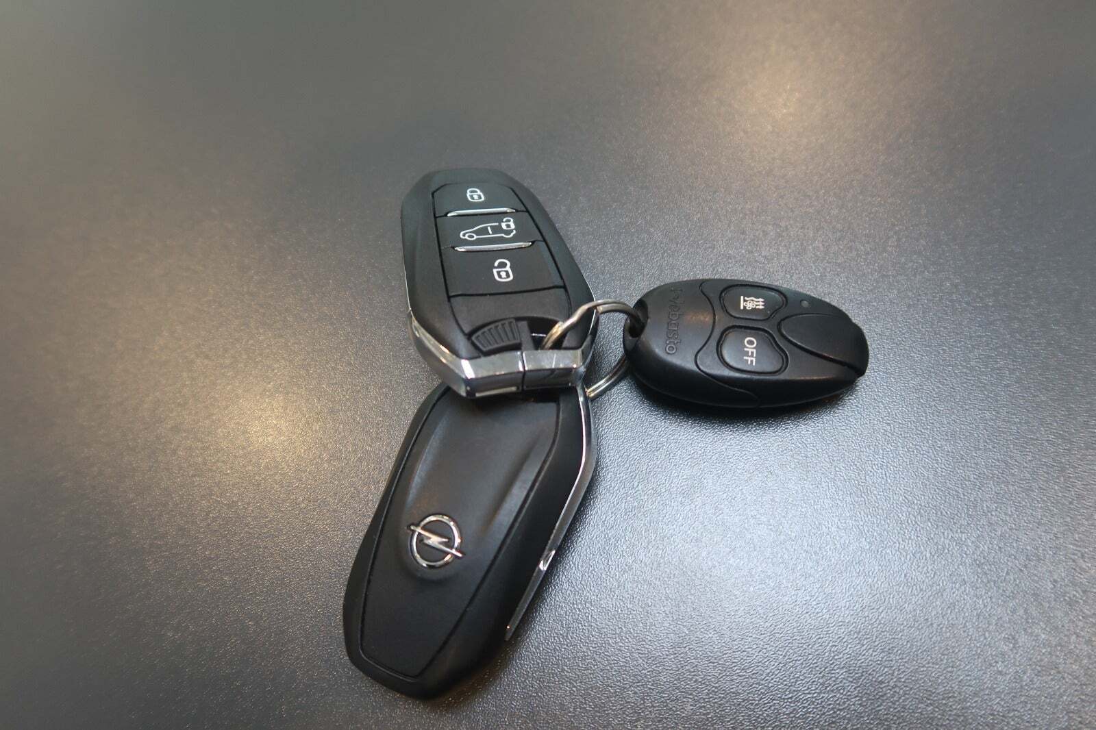 Hvid Opel Vivaro fra 2023