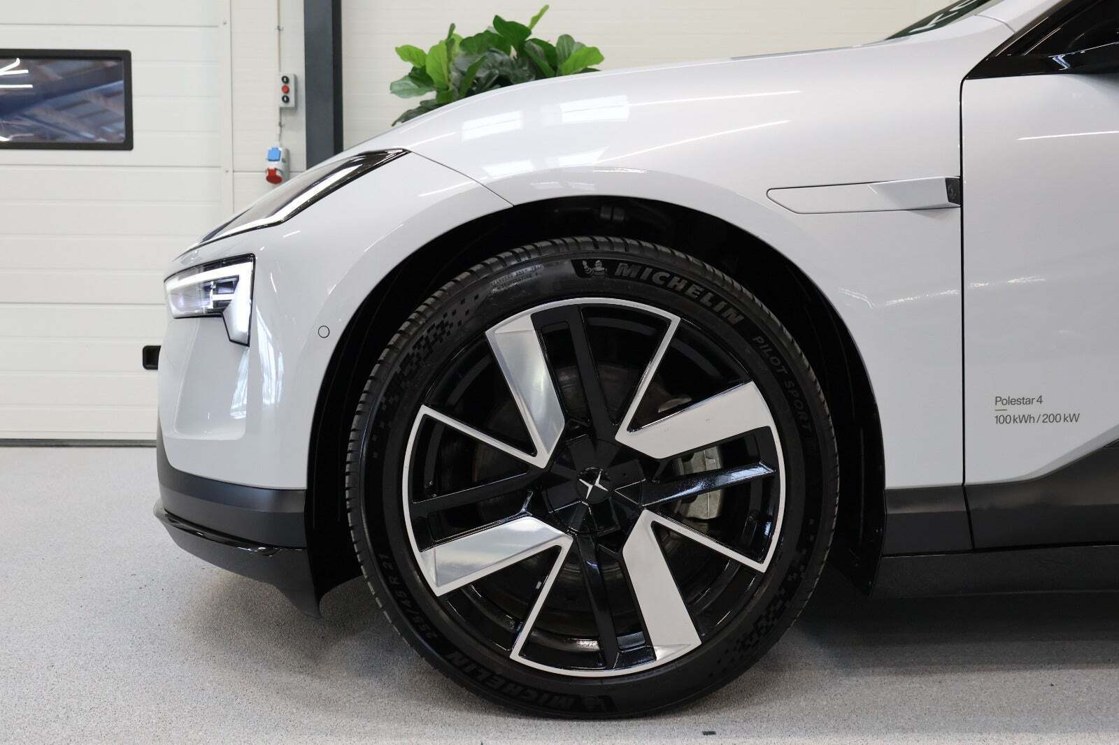 Polestar 4 Long Range