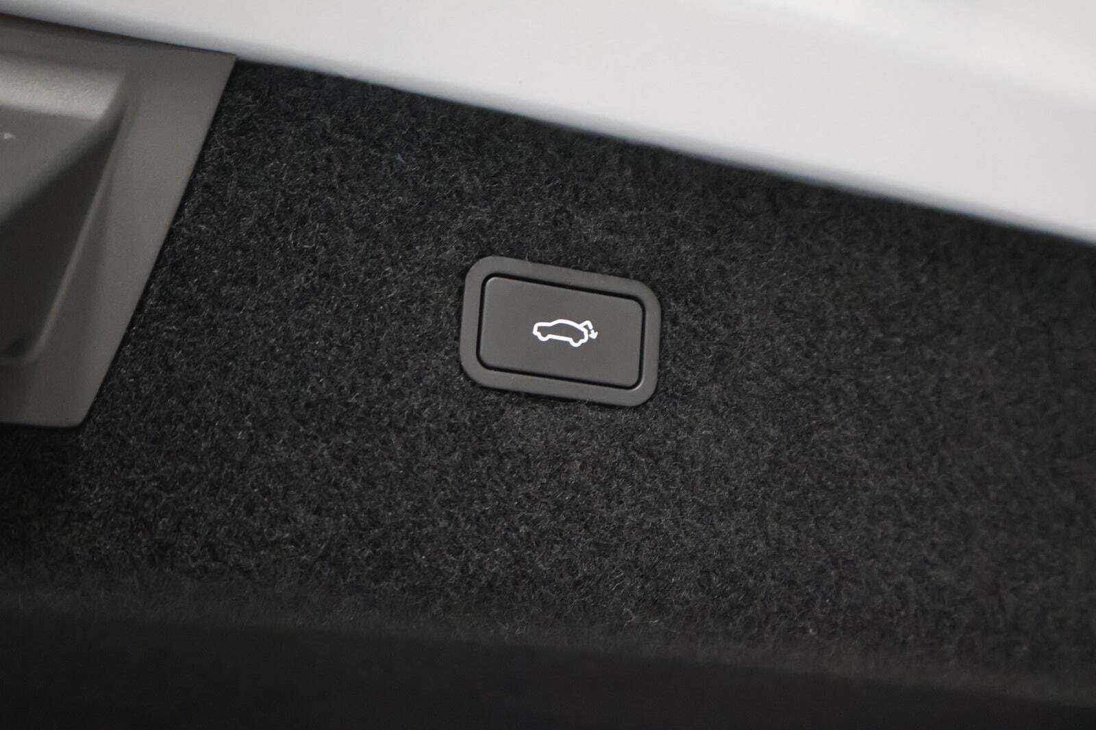 Hvid Polestar 4 fra 2024