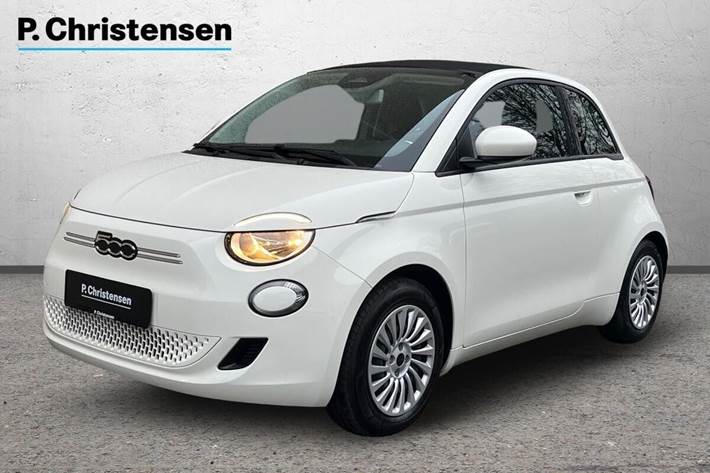 Hvid Fiat 500e fra 2023 set udefra