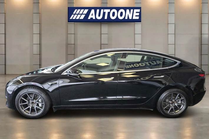 Sort Tesla Model 3 fra 2019