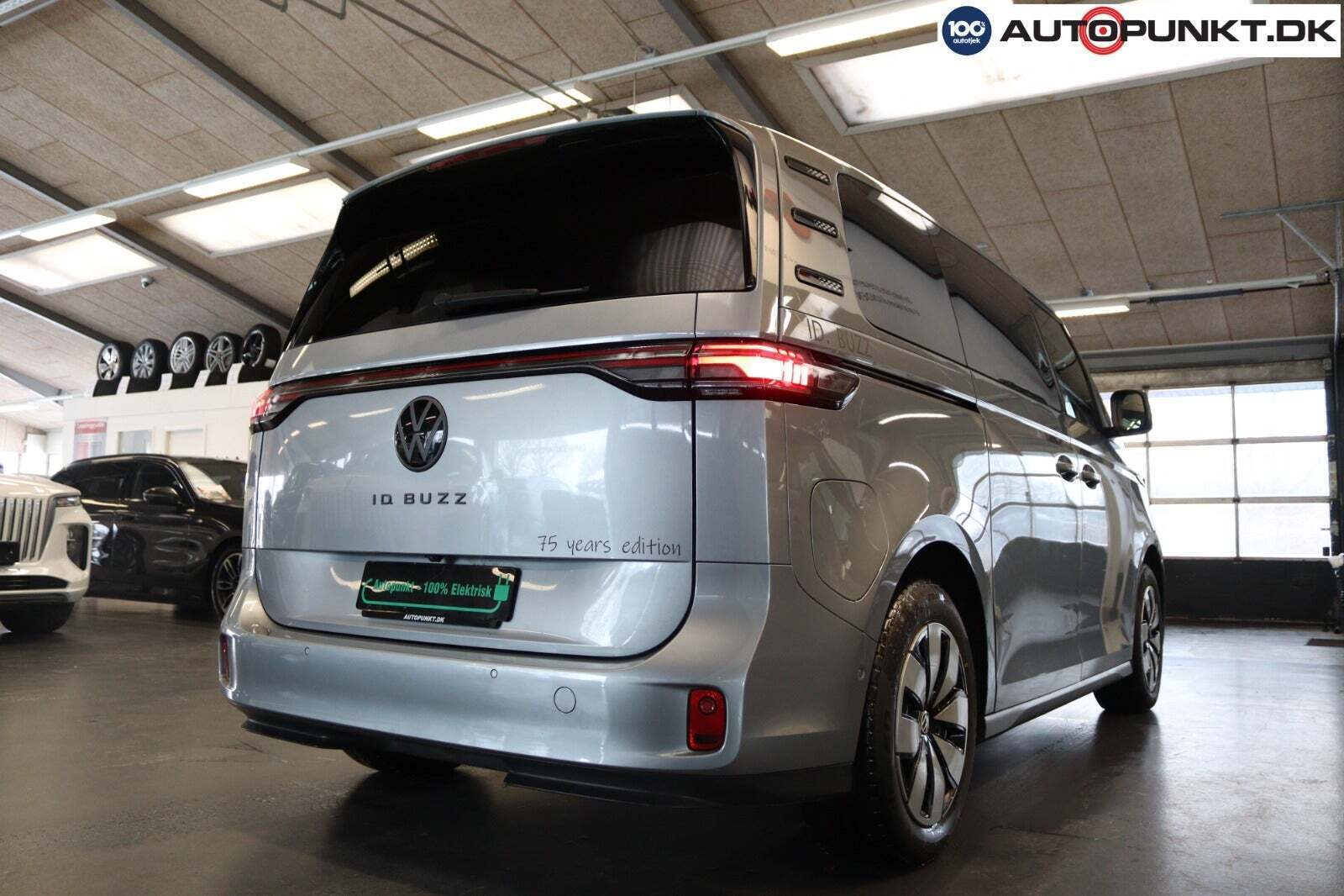 Grå VW ID.Buzz fra 2023