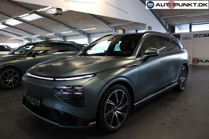 Grøn Xpeng G9 fra 2023