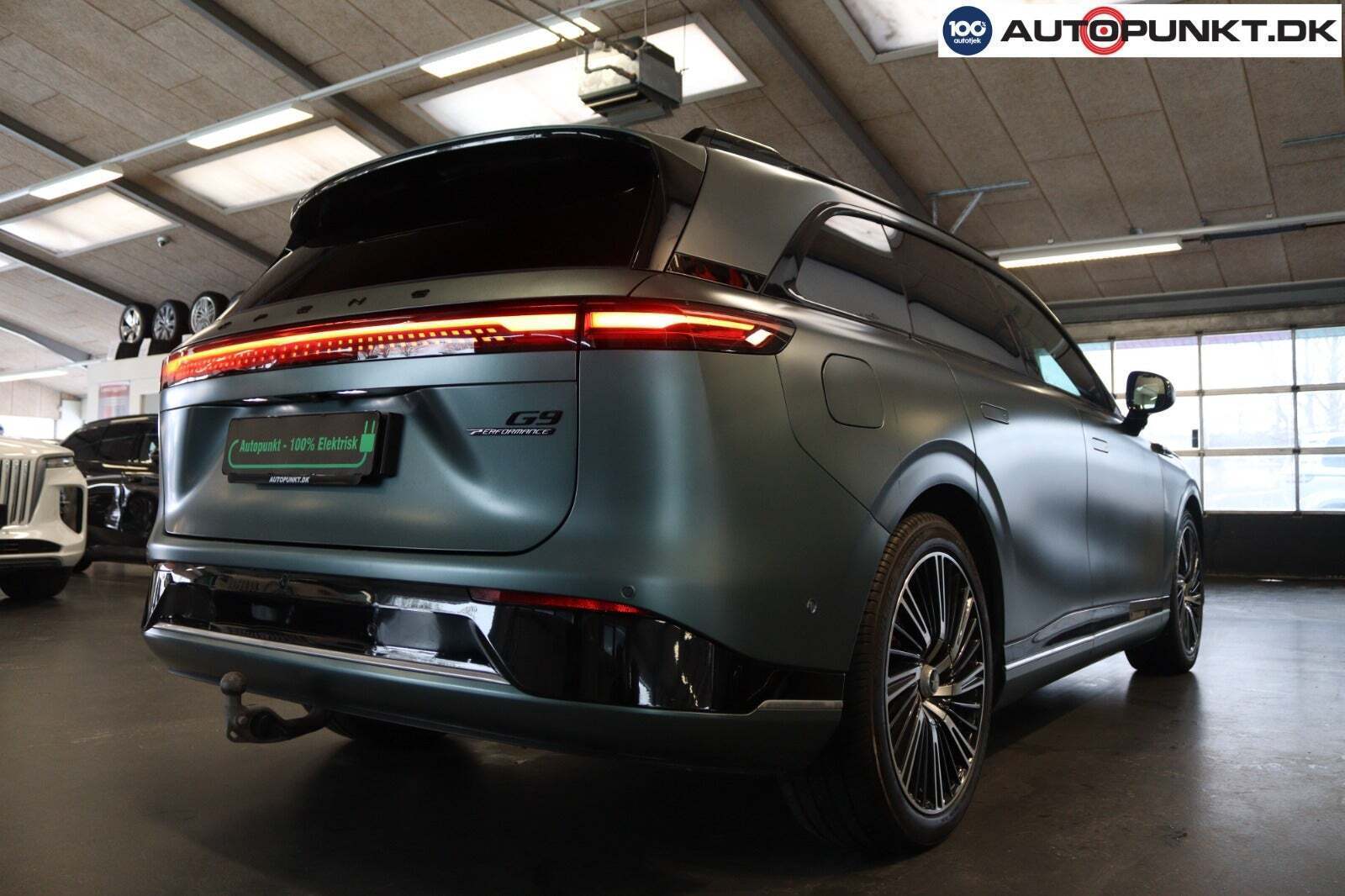 Grøn Xpeng G9 fra 2023