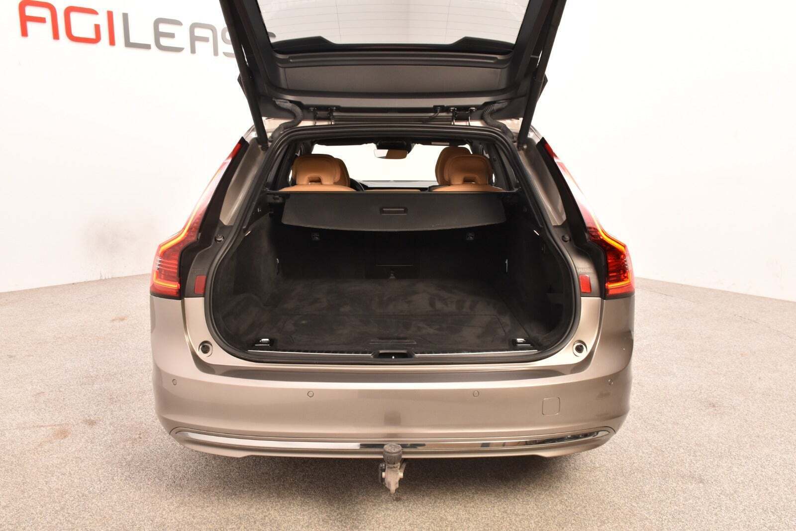 Grå Volvo V90 fra 2021