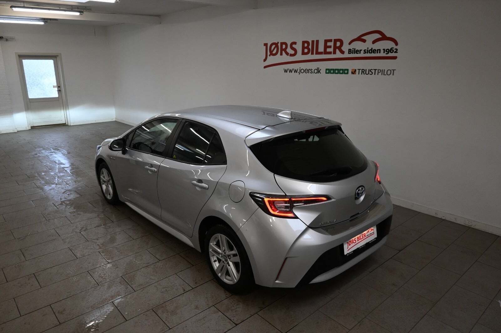 Sølv Toyota Corolla fra 2019