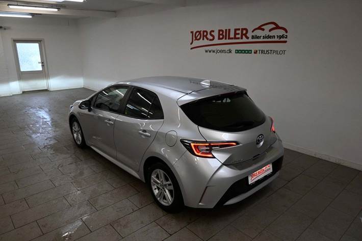 Sølv Toyota Corolla fra 2019