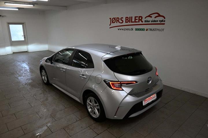 Sølv Toyota Corolla fra 2019