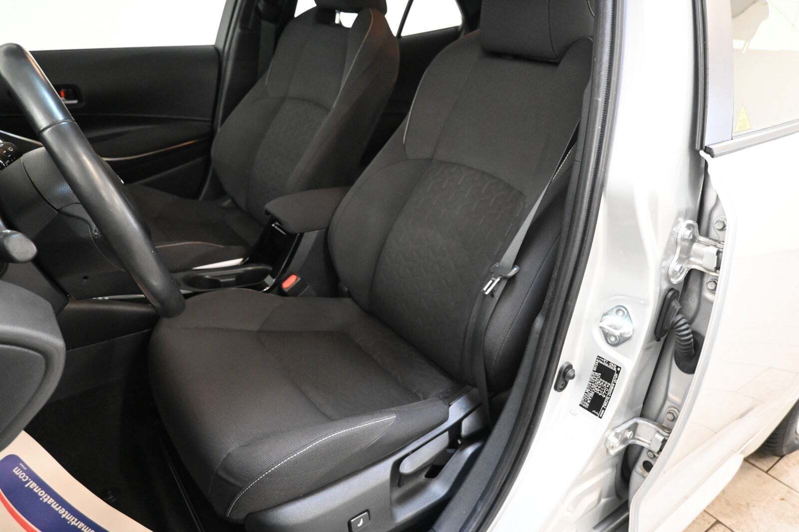 Sølv Toyota Corolla fra 2019