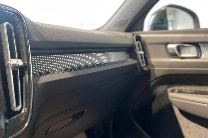 Blå Volvo XC40 fra 2022