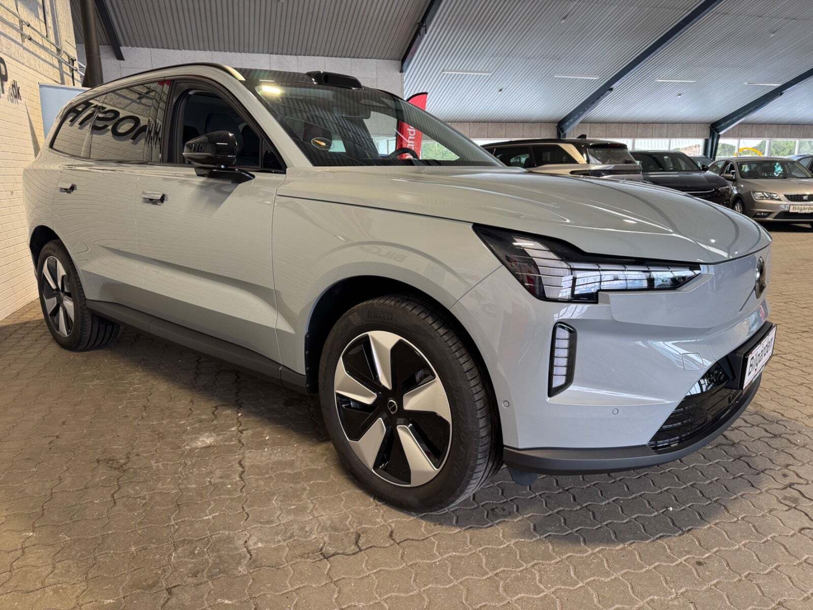 Grå Volvo EX90 fra 2025