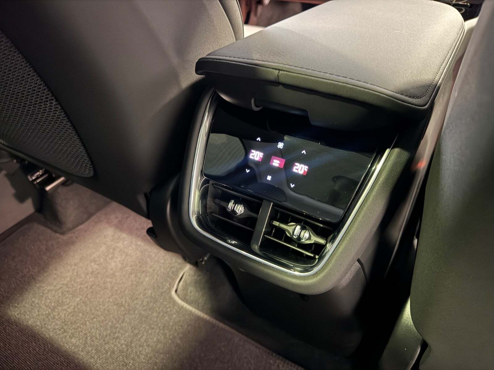 Grå Volvo EX90 fra 2025