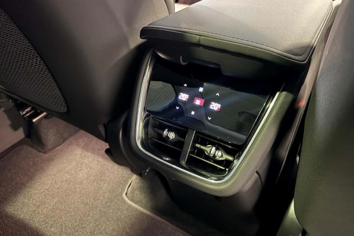 Grå Volvo EX90 fra 2025