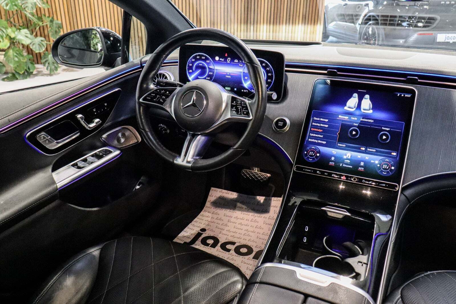 Grå Mercedes EQE350 fra 2022