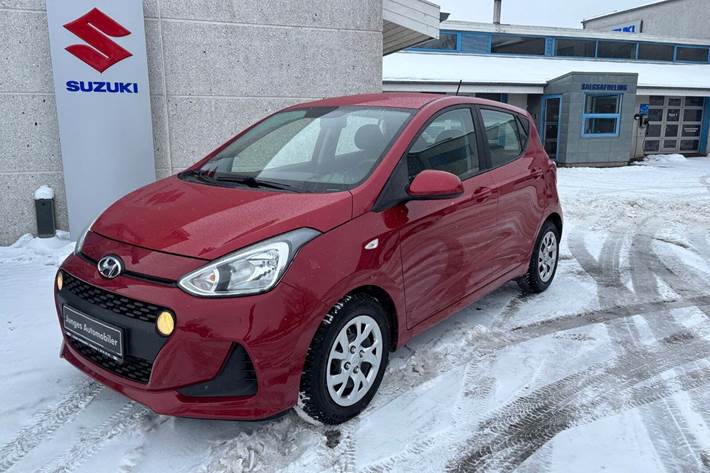Rød Hyundai i10 fra 2020 set udefra