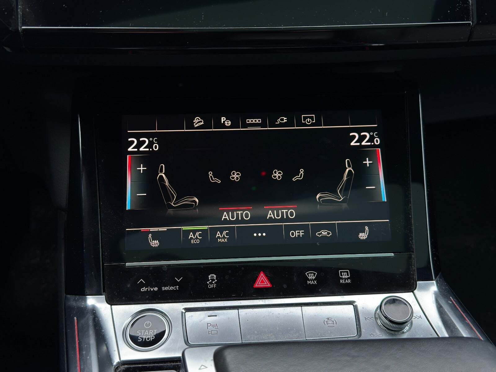 Grå Audi e-tron fra 2021