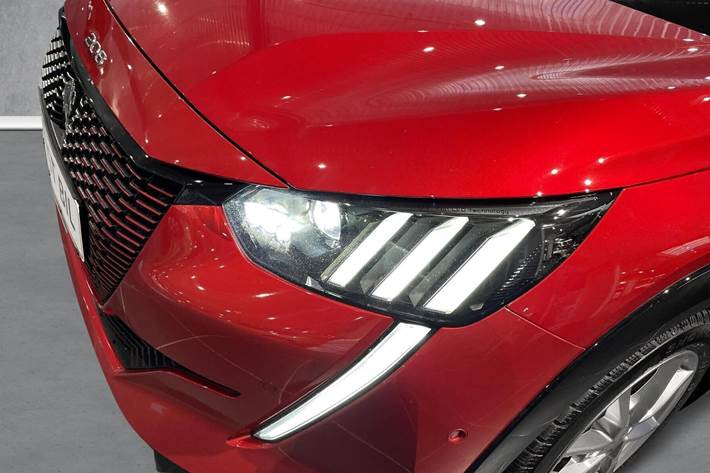 Rød Peugeot e-208 fra 2022