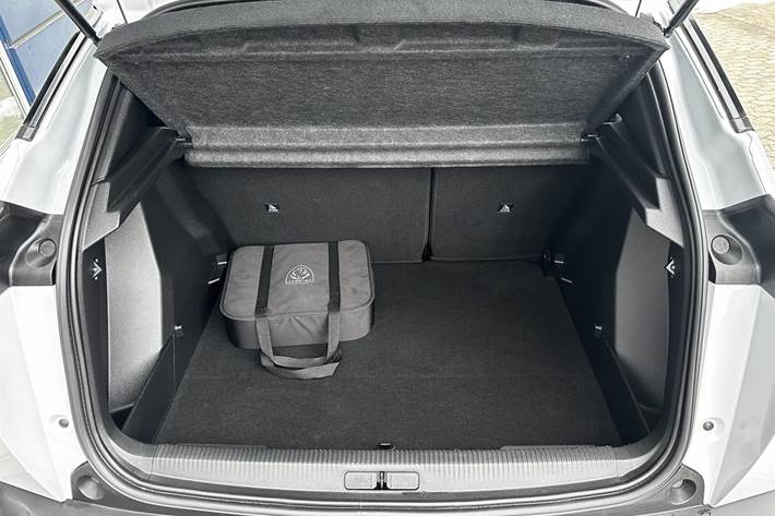 Hvid Peugeot e-2008 fra 2025