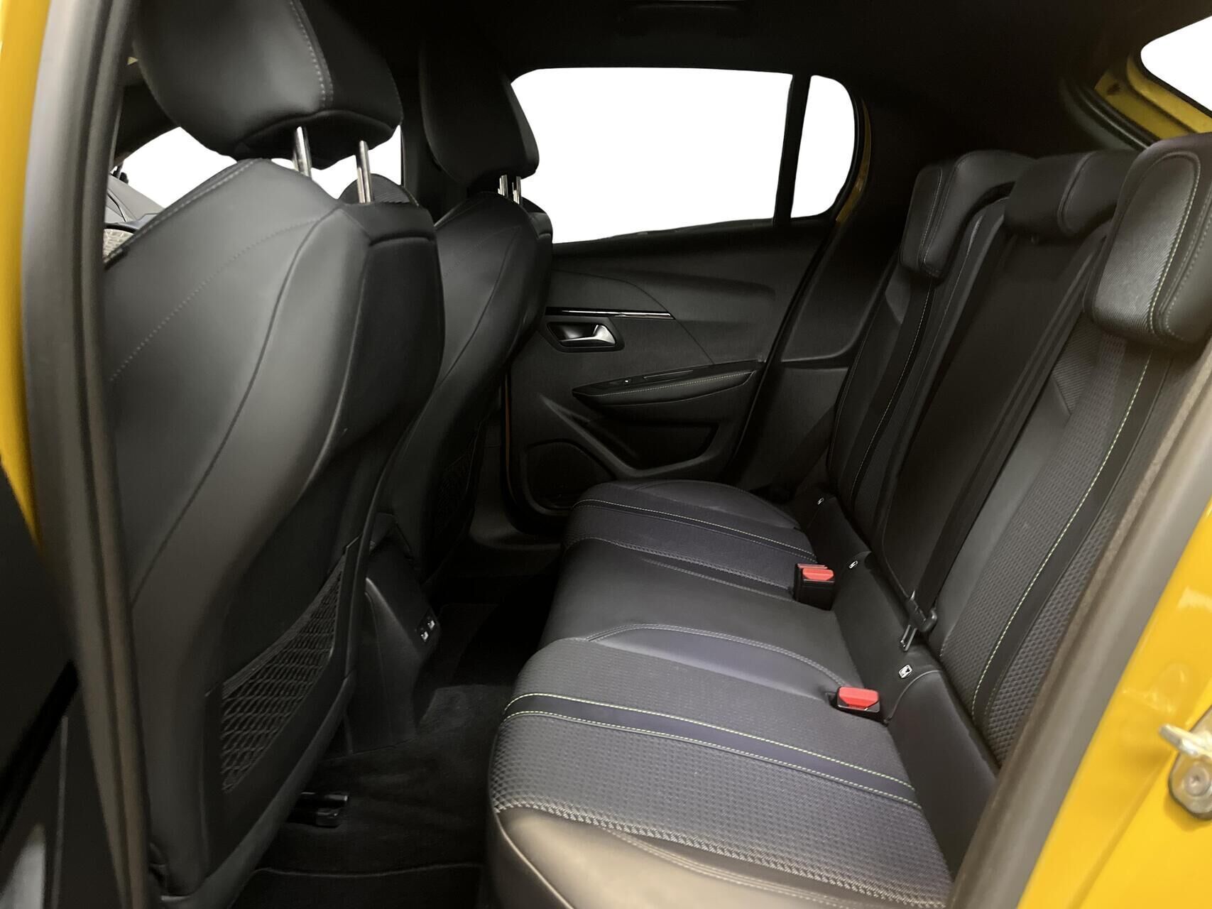 Gul Peugeot e-208 fra 2020